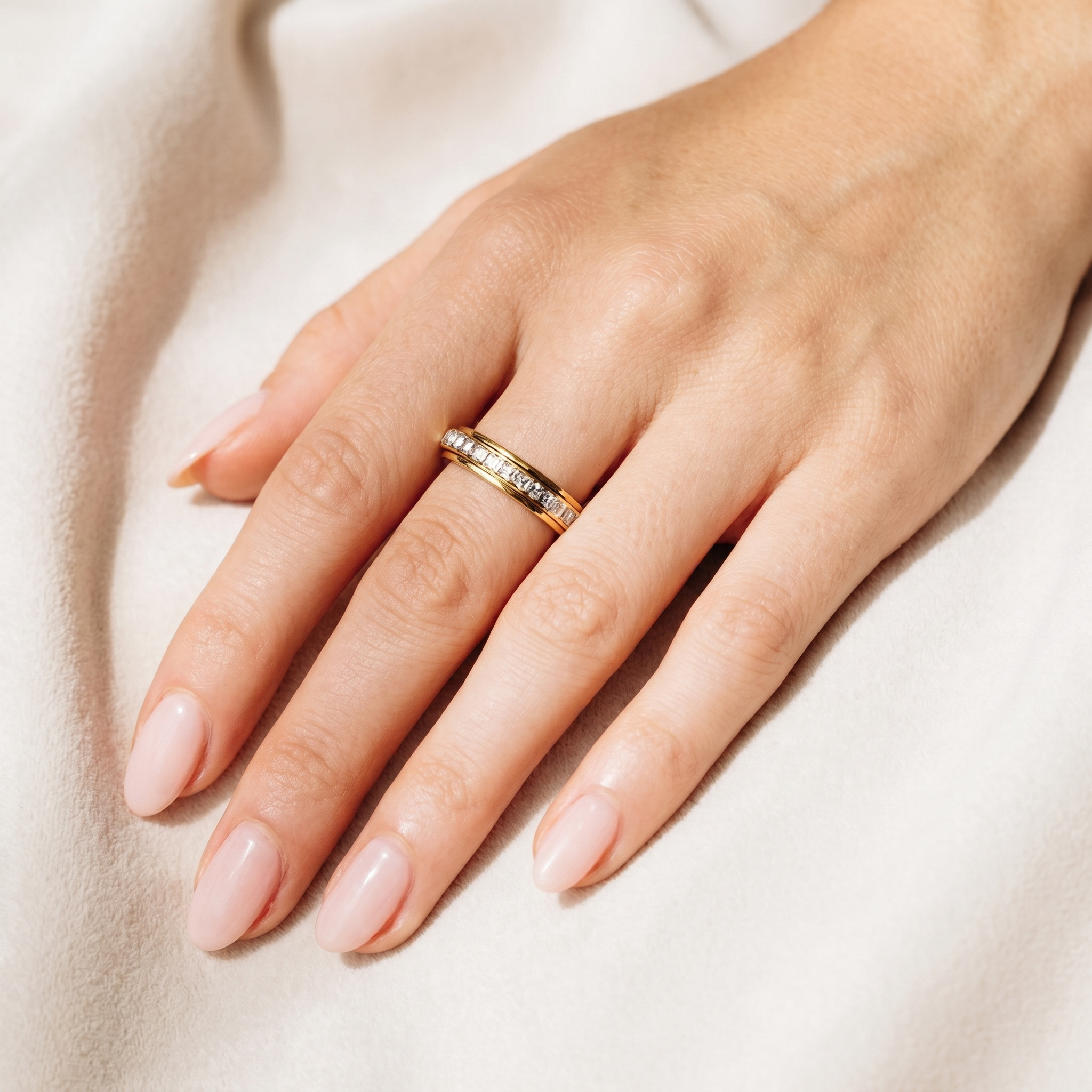 Single Row Crystal Spin Fidget Ring｜Sizes 5-12